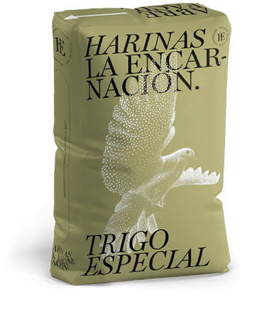Saco de harina "Trigo Especial" de La Encarnación, con un diseño actual.