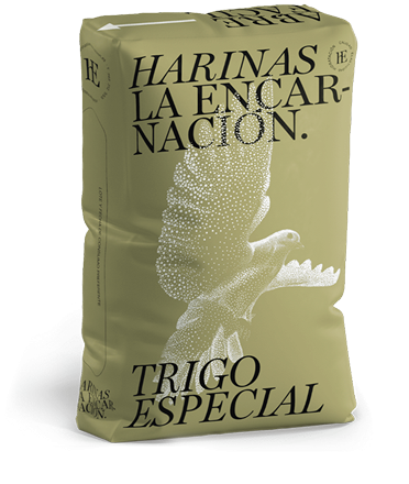 Saco de harina de trigo especial con un diseño en tonos verdes y una paloma.